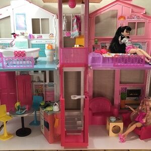 Barbie Doll Foldable Townhouse and Bestie Dolls